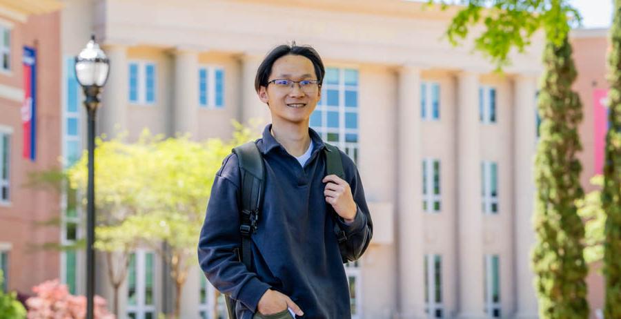 保罗阮, an engineering and music student at the 十大玩彩信誉平台, earned a 2024 Goldwater 学者hip based on his undergraduate research in protein biophysics.
